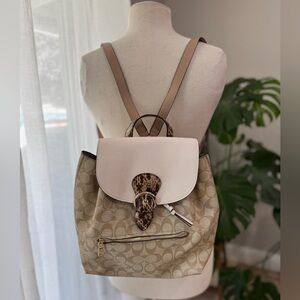 Coach‎ Kleo backpack signature classic Elegant Tan snake Cream Women's Backpack